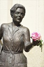 Europe, Germany, Northern Germany, Ohnsorgtheater, popular actress, life-size bronze statue of