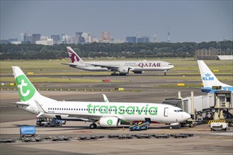 Amsterdam Airport Schiphol, Qatar aircraft taking off on the Aalsmeerbaan runway, aircraft on the