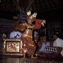 Tänzerin bei einem Legongtanz, Bali, Indonesien