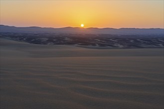 Vast sand dunes under a calm sunset sky, Matruh, Great Sand Sea, Libyan Desert, Sahara, Egypt,