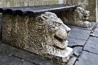 Lion figures as a bench at the cathedral, St. Blasii Cathedral in Braunschweig, Lower Saxony,