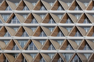 Façade with honeycomb structure, office building The Cradle by HPP Architekten, innovative timber