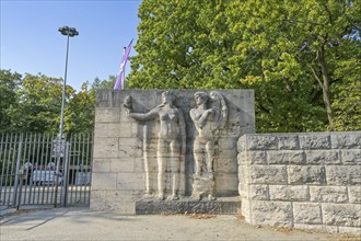 Female figures, The musical dedication play by Adolf Wamper, entrance to the Waldbühne,