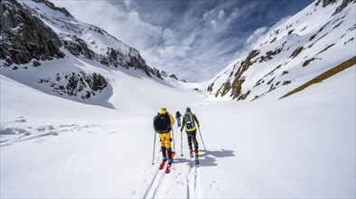 Ski tourers ascending from the Iffigtal to the Wildhornhütte, snow-covered mountain landscape,