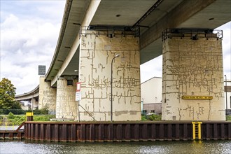 The Berlin Bridge, motorway A59, over the Duisburg port area, 1.8 km long, has a remaining useful