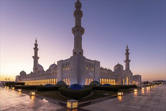 Abu Dhabi Grand Mosque, Iconic Landmark and Architectural Marvel of UAE