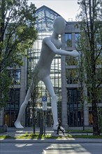 Walking Man, monumental sculpture by Jonathan Borofsky made of steel and plastic, pedestrian,