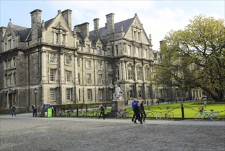 Graduates Memorial building and Provost Salmon statue, Trinity College university, city of Dublin,