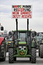 Farmers' protest, protest posters on tractors, tractors, HAMPELMANN REGIERUNG NEIN DANKE JETZT