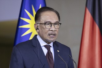 Federal Chancellor Olaf Scholz (SPD) with Anwar Ibrahim, Prime Minister of Malaysia, at a press