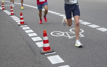 Athletics, running, runner, marathon, pylon, carriageway, pictogram, asphalt, Stuttgart Run 2024,