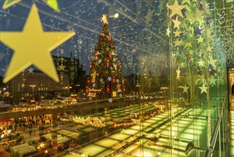 Christmas market in Dortmund, Hansaplatz, view from a pedestrian gallery between 2 department