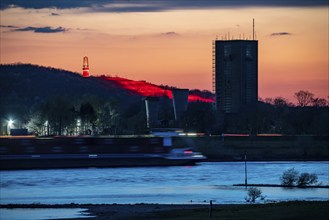 Cargo ship on the Rhine near Duisburg-Beeckerwerth, Rheinpreussen spoil tip in Mörs, spoil tip sign