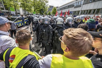 Riots in the run-up to the AFD party conference in Essen, demonstrators try to prevent AFD