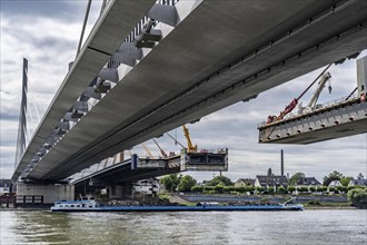 Demolition of the old A40 Rhine bridge Neuenkamp, next to it the first part of the new motorway