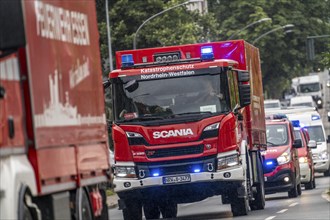 Fire engines from Essen, Mülheim and Oberhausen, with 140 firefighters, on the way to an emergency