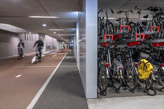 Bicycle car park at Utrecht Centraal railway station, Stationsplein, 3 underground levels, over 13,