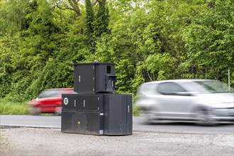 Semi-stationary speed camera on the B227, Hattinger Straße, used by the city of Gelsenkirchen,