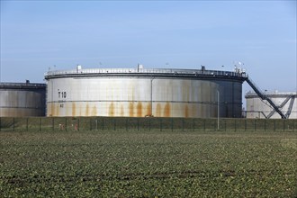 Tanks filled with crude oil at Ölhafen Rostock GmbH, EUROPORTS. The PCK refinery in Schwedt is