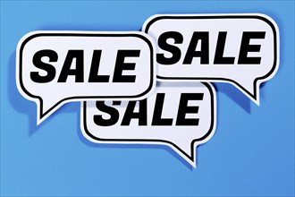 Sale offer when shopping in speech bubbles Communication business concept