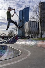 Building of the European Central Bank, ECB, Skaterpark am Ostenhafen, am Main in Frankfurt, Hesse,