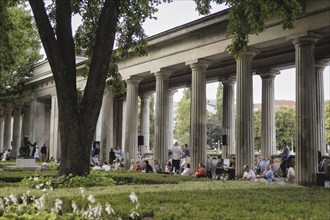 Reading by Ulrike C. Tscharre and live music at the Kolonnaden Bar on Museum Island in Berlin,