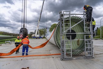 Preparation for the transport of a 68 metre long blade, a wind turbine, with a self-propelled