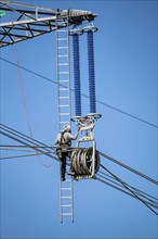 Construction of a new line route, 380 KV extra-high voltage line between Osterath and Gohr, near