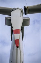 Erection of a wind turbine, wind energy plant, assembly of the third blade, with a crawler lattice