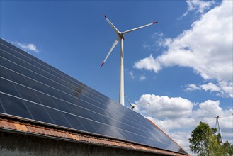 Wind farm north of Lichtenau, East Westphalia-Lippe, solar power plant on an agricultural building,