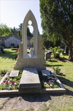 A new monument can be seen at Caspar David Friedrich's grave in Dresden's Trinitatisfriedhof