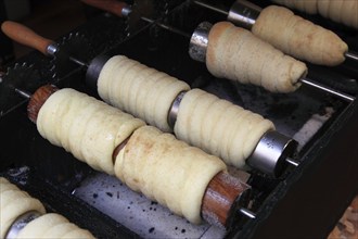 Trdelnik, Prague Baumkuchen, crispy sugar-cinnamon curls, pastry, speciality made from yeast yeast