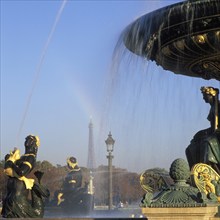 F/Paris, Place de la Concorde, Bronzebrunnen, Eiffelturm