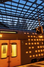 Cologne Central Station, RRX, regional express train, glass roof, Cologne Cathedral, Cologne, North