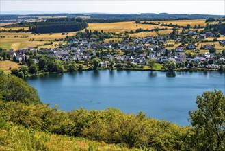 Schalkenmehrener Maar, Vulkaneifel, Vulkansee, Eifel, Rhineland-Palatinate, Germany, Europe