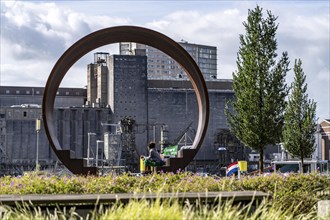 Walk-in steel sculpture on Maashaven Noordzijde street, in the Katendrecht neighbourhood,