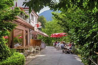 Café terrace of the traditional Café Schuh on the Kaiserpromenade, Bad Gastein, Gastein Valley,