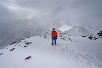 Ski tourers on the summit of the Köllkuppe or Cima Marmota, snow-covered mountain landscape, Ortler