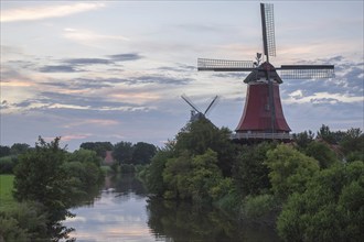 Twin mills, evening, Greetsiel, Krummhörn, East Frisia, Lower Saxony, Germany, Europe