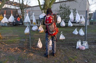 Gift fence with donations for the homeless and needy, food, hygiene articles, clothing, in Essen