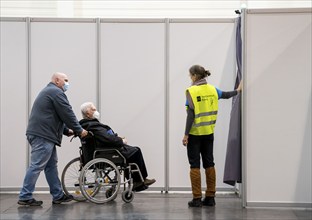 Start in the vaccination centre for corona vaccinations, in a hall of Messe Essen, for people over