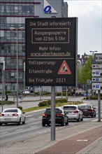 Information on the curfew, during the third Corona lockdown, in Oberhausen, via a large display in