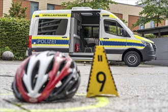 Re-enacted, fatal, accident with a car and a cyclist, at the North Rhine-Westphalia police,