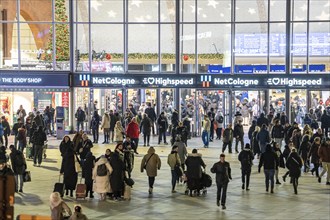 Cologne main station, station forecourt, evening, passers-by on their way, to, from the station,