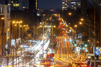 Evening city centre traffic, rush hour, Alfredstraße, B224, in Essen, Germany, Europe