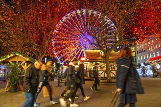 Pre-Christmas season, Christmas market in the city centre of Essen, Kettwiger Straße, Ferris wheel