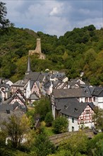 Monreal, idyllic half-timbered village in the Elz valley, ruins of Philippsburg Castle, in the