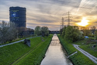 Neue Mitte Oberhausen, Gasometer exhibition hall, after renovation, Rhine-Herne Canal, evening