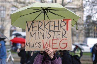 Fridays for Future demonstration at the Federal Ministry of Transport for compliance with climate