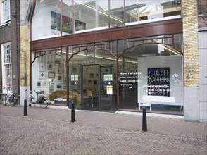 Art gallery shop in Voorstraat Noord, Dordrecht, Netherlands